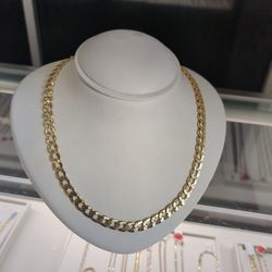 14k Gold Necklace 34 Grams 26 Long Layaway Available 10% Down If You Are Interested Please Ask For Maribel Thank You 