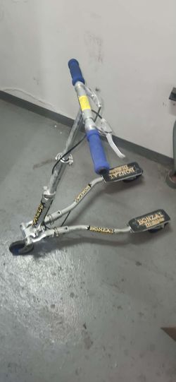 Bonzai Trikke 3-Wheel Carving Cambering Scooter - Silver/Blue Folding Fitness Trike