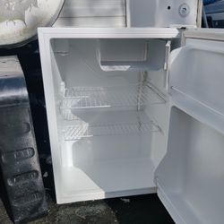 Mini Fridge 
