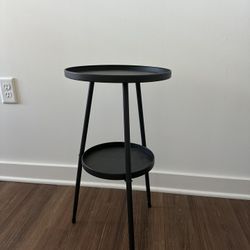 Small round 2-tier side table