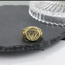 Vintage Gold Egyptian Eye Illuminati Ring