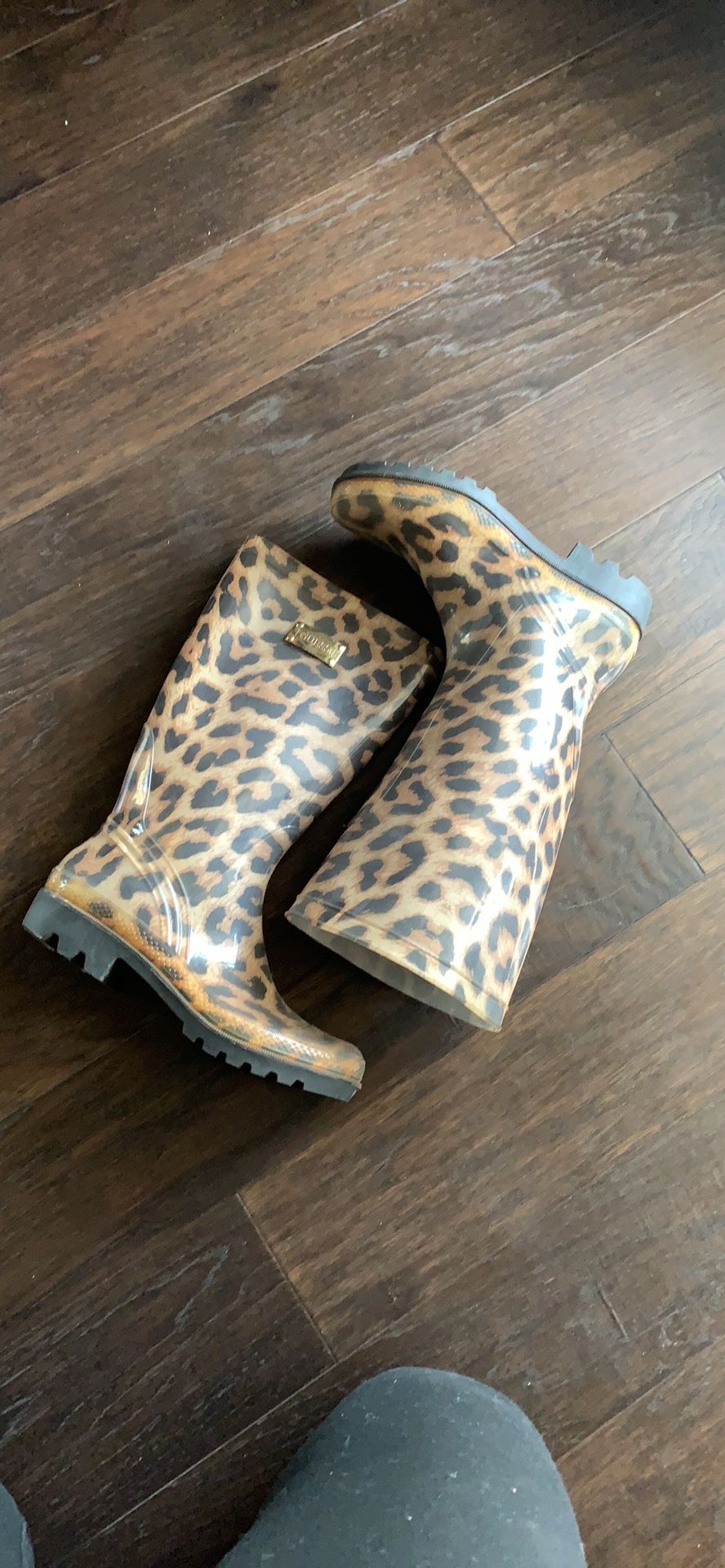 Guess leopard rain boots 9