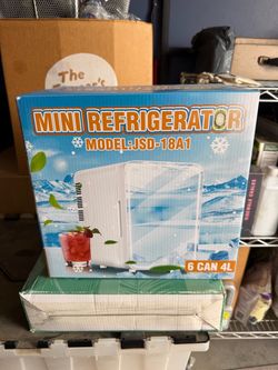 mini fridge brand new $10