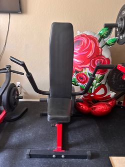 Seated dip machine