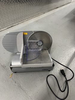 Meat screding machine