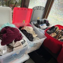 Tons Of Clothing, Shoes, Boots, Household Items, Mens And Woman’s Clothes, Shoes, And More! Mostly Woman’s 1.00 Each Item 