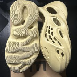 Adidas Yeezy Foam RNNR Sulfur Size 7 Used