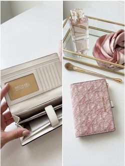 Michael Kors Jet Set Geometric Print Wristlet Wallet – NWT