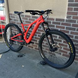 2021 Specialized Turbo Levo 29er ( E-bike ) 