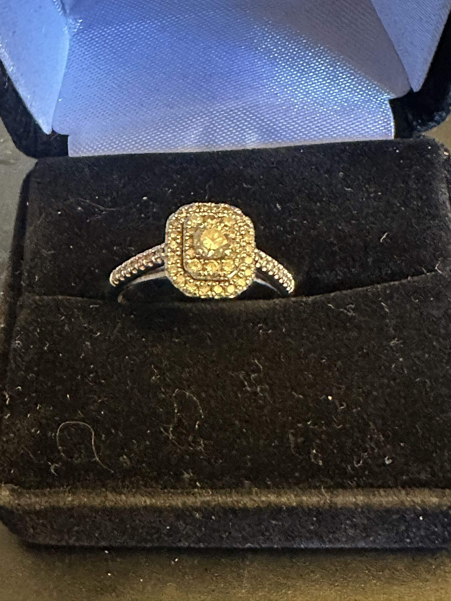 Beautiful Engagement Diamond Ring Size 7 1/2