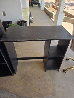 Desk $5 ( pick up in mesa)