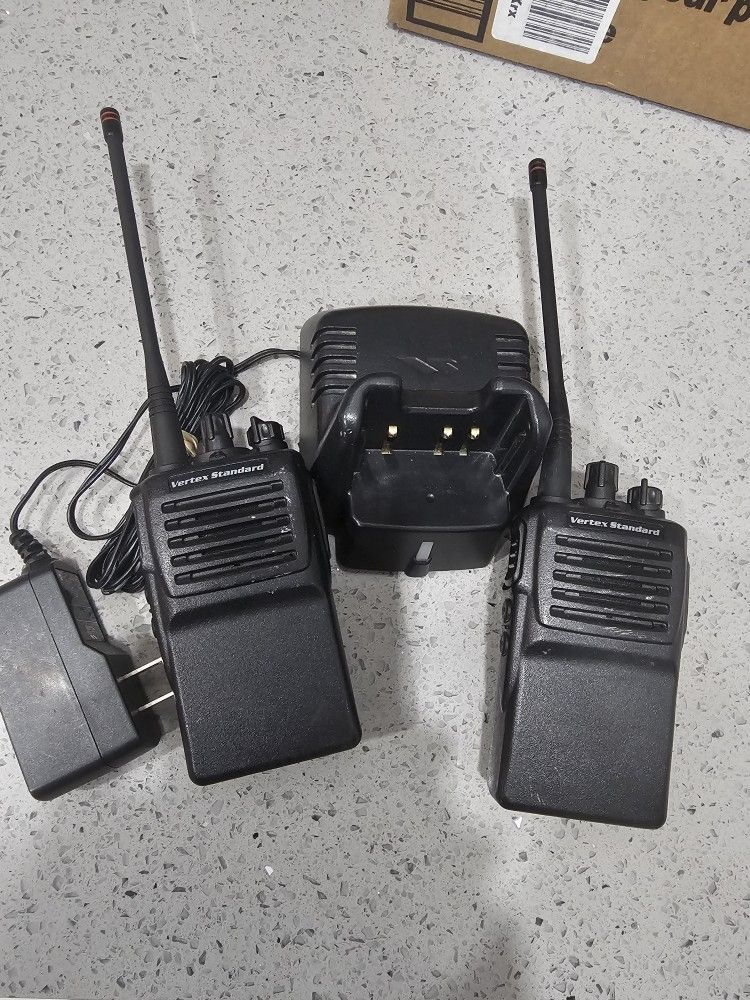 Lot of 2 VERTEX STANDARD UHF 5W 16CH Two Way Radios-Black