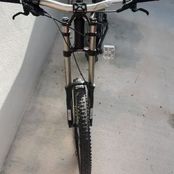 Boxxer mountain bike with rockshox suspension and performance part upgrades 