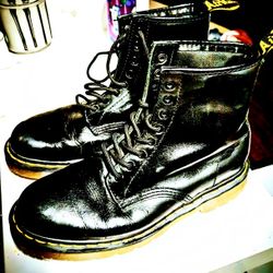 Dr. Martens 8 Hole Size 10 Boots