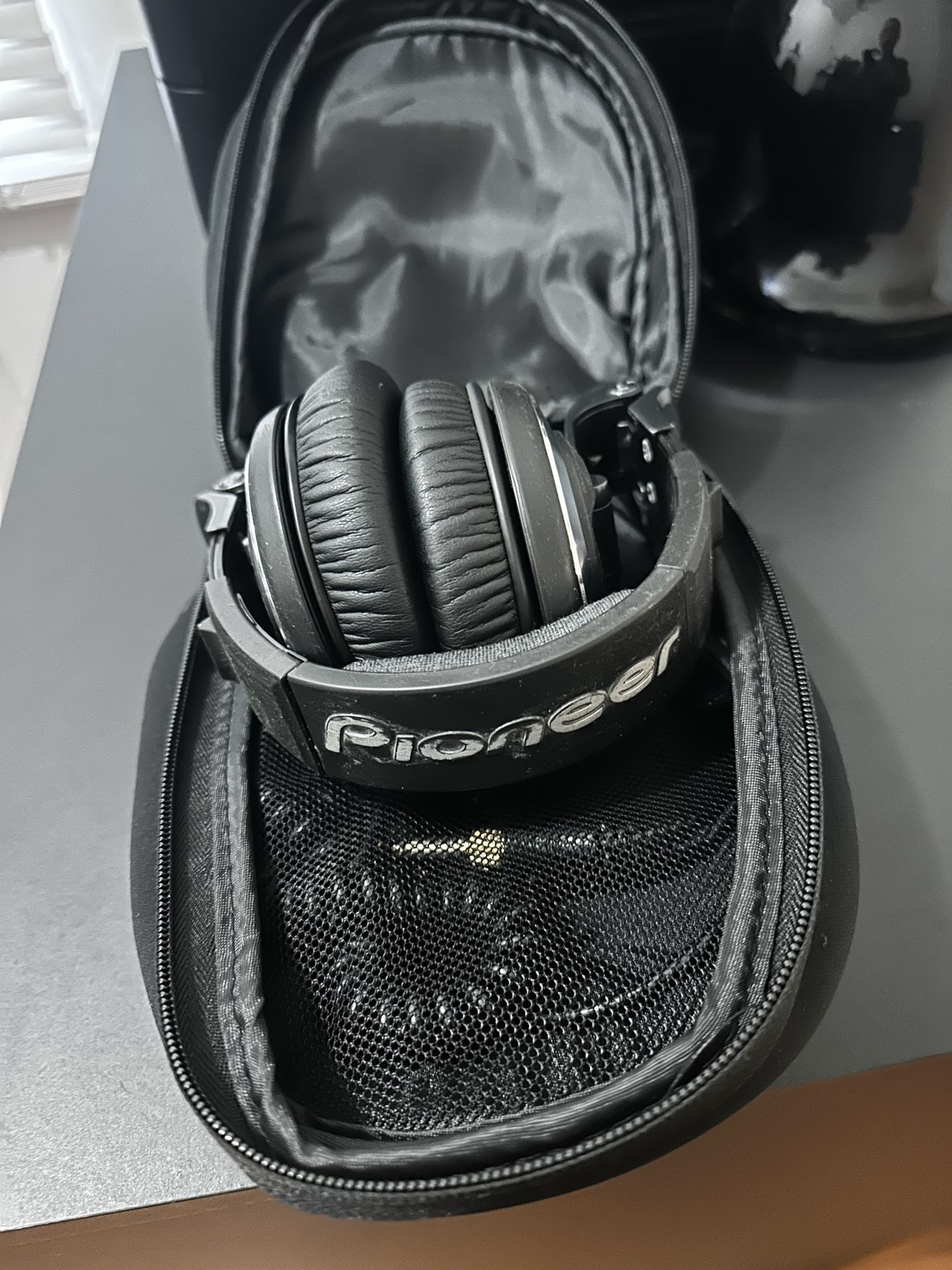 Pioneer HDJ  2000 Dj Headphones Black