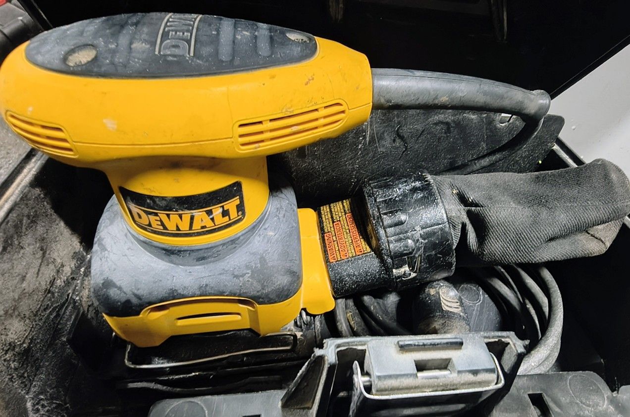 2.3 Amp 1/4 Sheet Sander