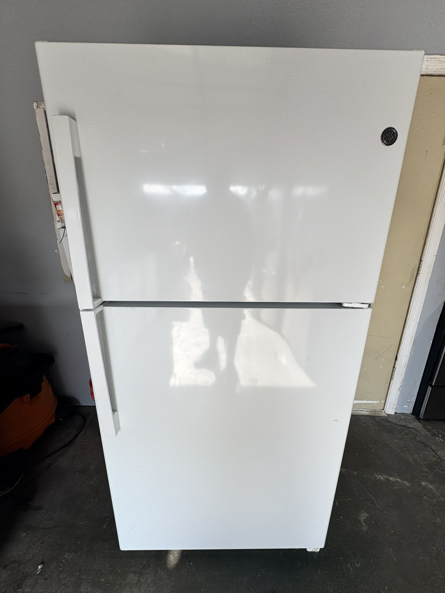 Ge Refrigerator 32.5"width Year 2024