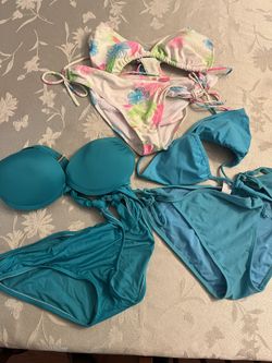 Three girls medium bikinis - NEW