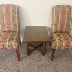 2 chairs with table 