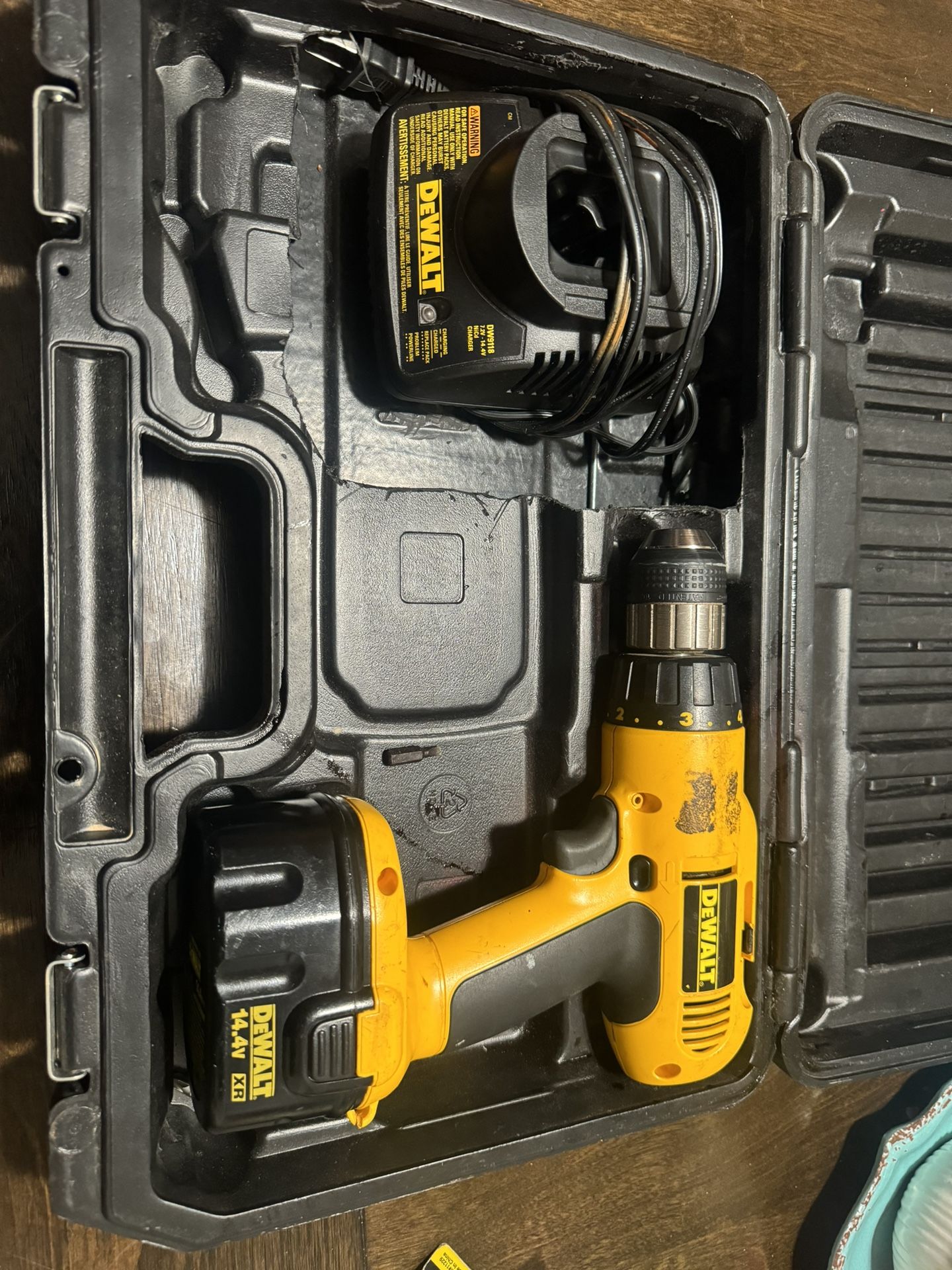 DEWALT DRILL