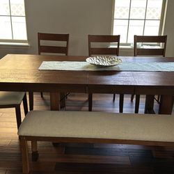 Dining table with 8 seats + 8 chairs