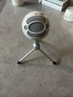 Blue Snowball iCE USB Microphone – Great Condition w/ Stand