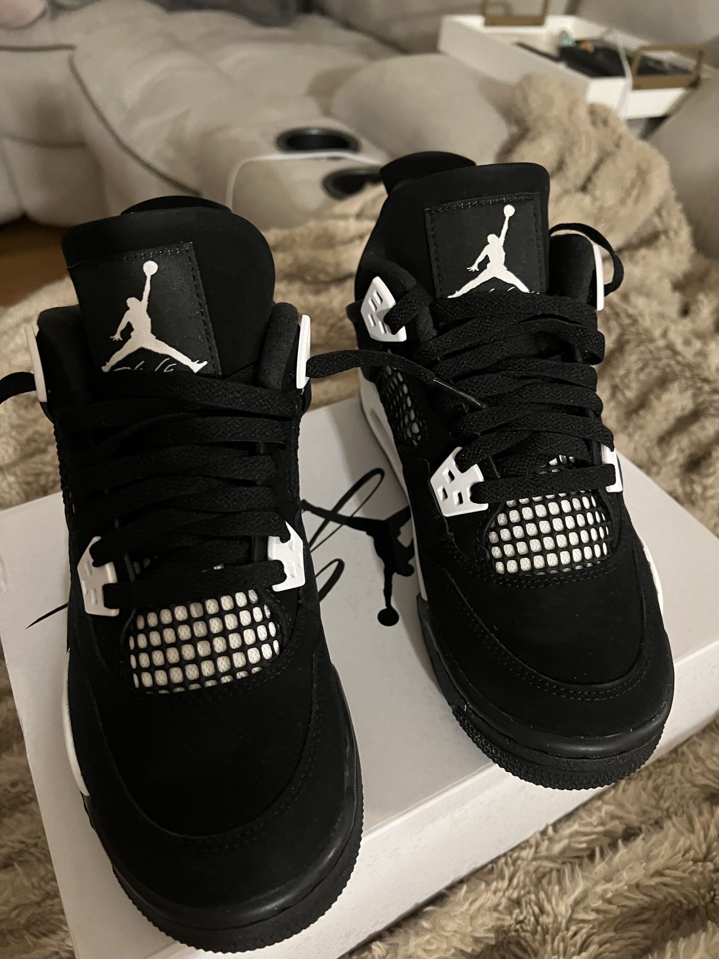 Air Jordan Thunder 4s Size 5Y GS BLK/WTH 