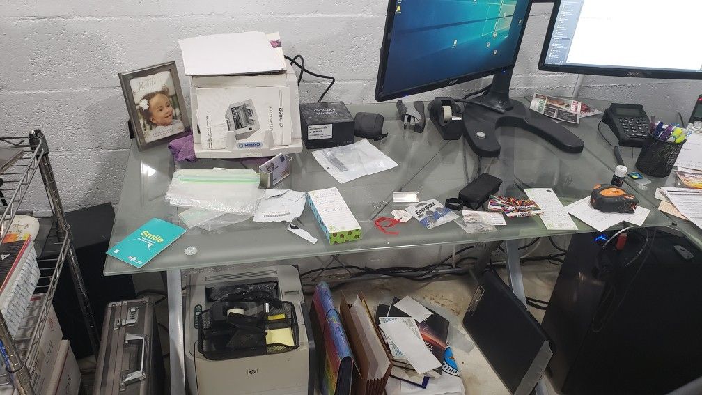 Glass desk (excellent condition)