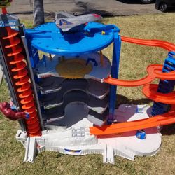 Hot Wheels Super Ultimate Garage Play Set
