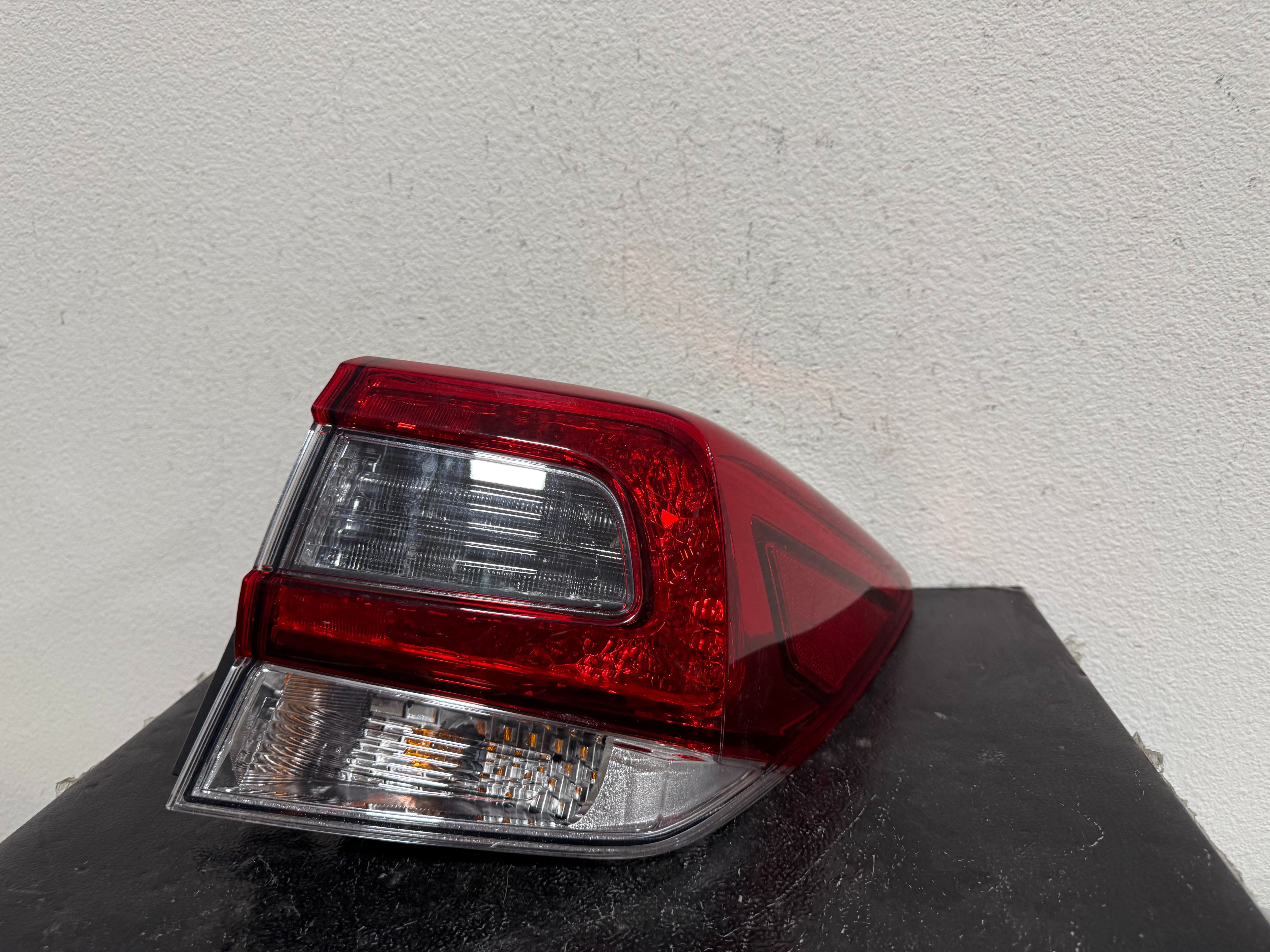 SUBARU CROSSTREK RIGHT TAILLIGHT 2021