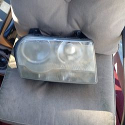 Front Left Headlight 2007 Chrysler 300