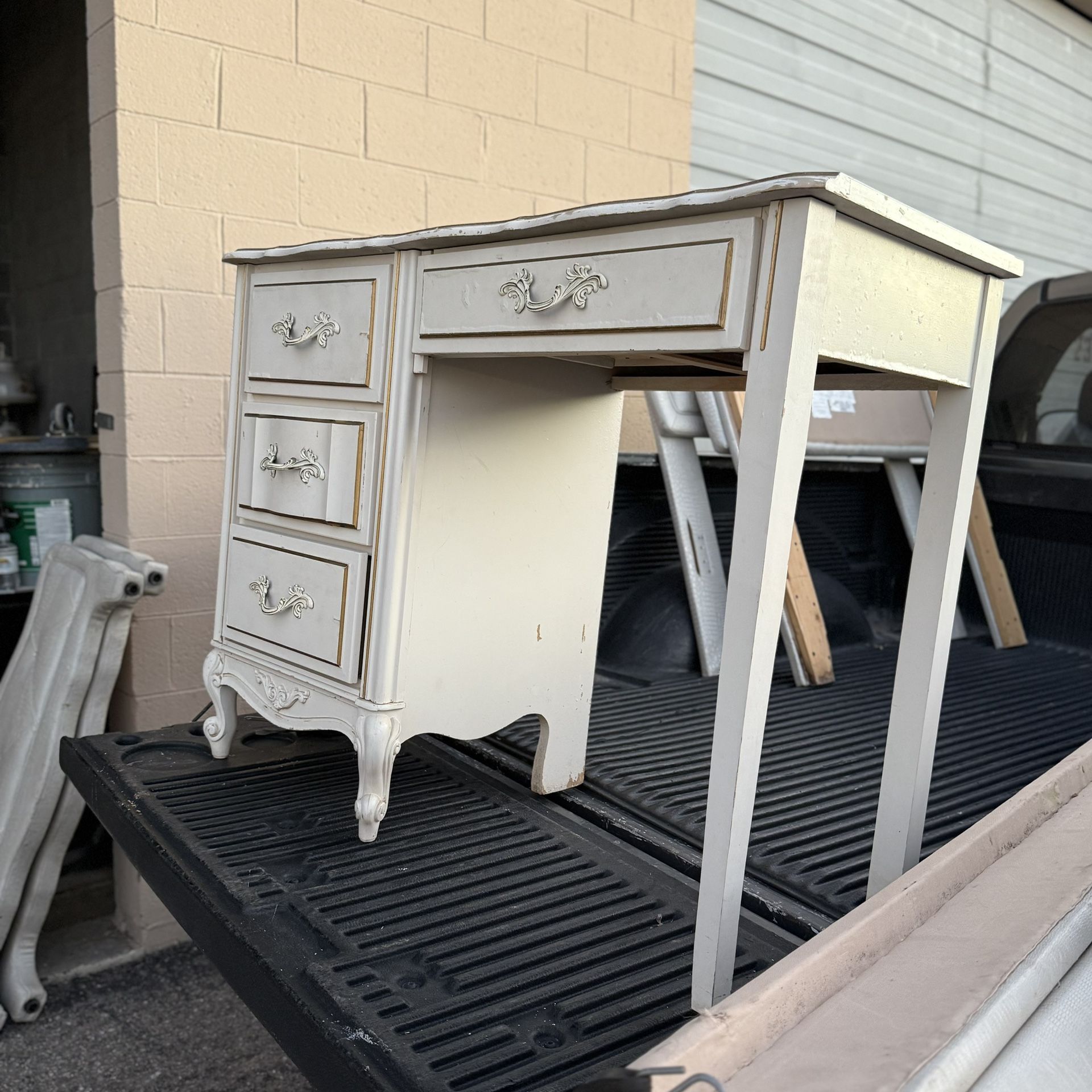 🌹BEAUTIFUL VINTAGE DESK/4 DRAWER- FRENCH PROVINCIAL-OLD WHITE COLOR 40” X 18” X 30”🌹