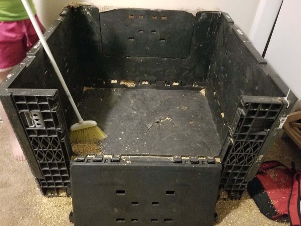 Puppy box/ breeding box