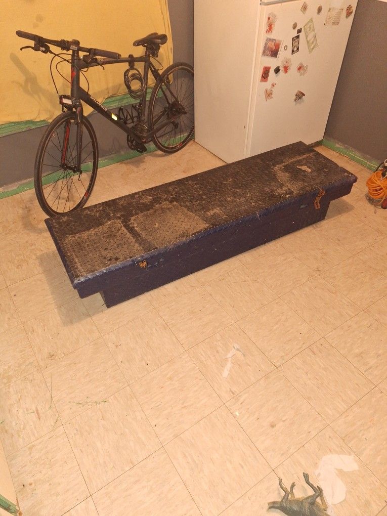 $75 Tool Box 71" In Long 21" In Wide 13" In Height