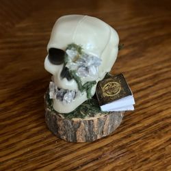 Skull Log Trinket