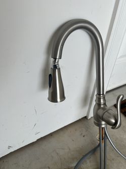 Kitchen Faucet marca MOEN