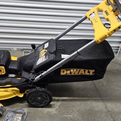 DEWALT 2x20V MAX XR Brushless Cordless Self-Propelled Lawn Mower