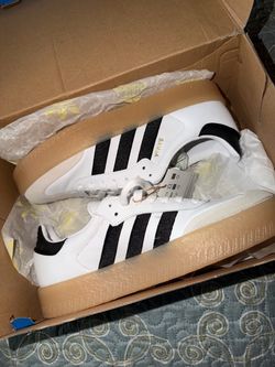 Adidas Samba Sneakers is White Black Gum