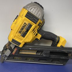DEWALT DCN692 20V MAX XR LITHIUM-ION CORDLESS BRUSHLESS 2-SPEED 30° PAPER COLLATED FRAMING NAILER