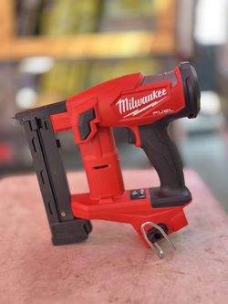 Milwaukee M18 FUEL 18-Volt Lithium-Ion Brushless Cordless 18-Gauge 1/4 in. Narrow Crown Stapler (Tool-Only