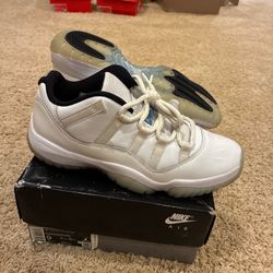Jordan 11 low unc
