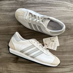 Adidas Original Country 2 Size 6 Men’s/7.5 Womens