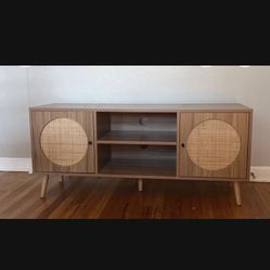 Tv/entertainment Console