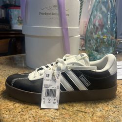 Adidas Brand New Bk/white No Box size  10 Men 