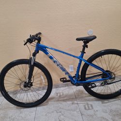 TREK MARLIN 6 MOUNTAIN BIKE 29 ER LIKE NEW ( CHECK MY OTHER BIKES)