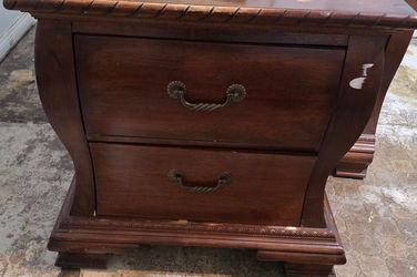 2 Nightstands