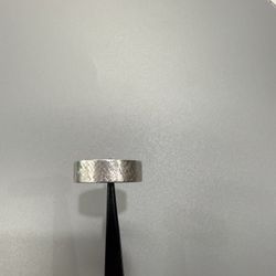 14KWG PipeCut Wedding Band 