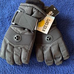 Brand New Snow Gloves Child Size L/XL
