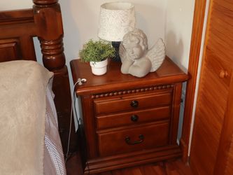 2 Mesas de Noche / 2 Nightstands