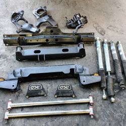 Rough Country 6" Lift Kit, with All 4 Bilstein Extension 5100 Shocks, Fits 99-10 GM HD Trucks 